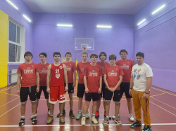 Товарищеский баскетбольный матч с командой студентов ГИКиТ завершился победой нашей школы!