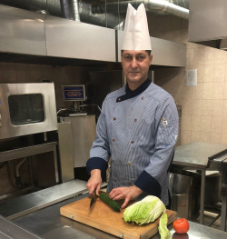 Игорь Кутуев - лучший повар школьной столовой в Петербурге