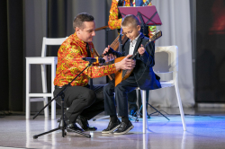 На сцене Школы 619 вновь — ансамбль 